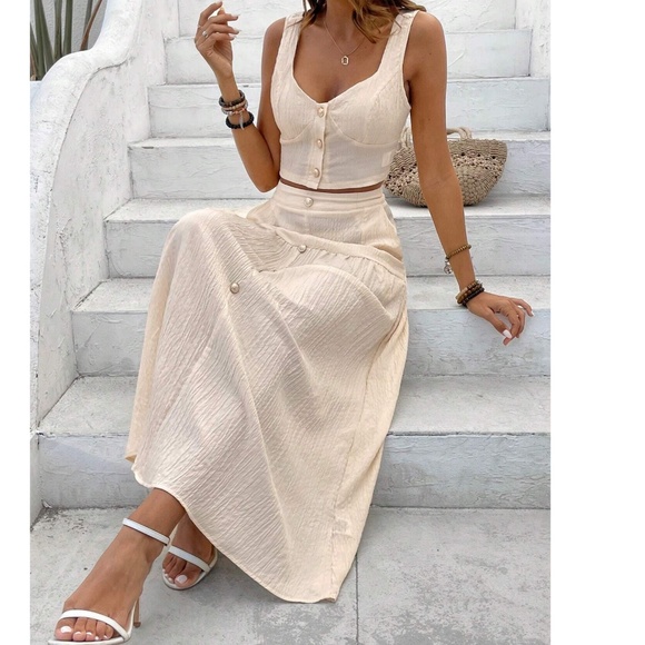 Button Detail Sweetheart Crop Top Maxi Skirt Set - Picture 3 of 9
